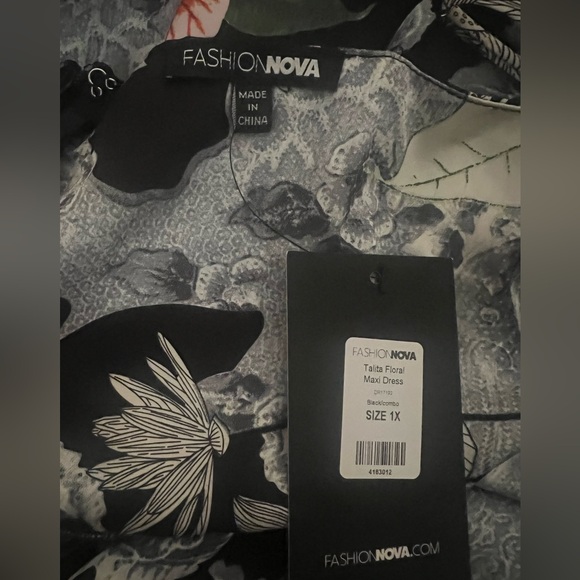 NWT Fashion Nova Talita Black Floral Dress, size 1x - Picture 4 of 7
